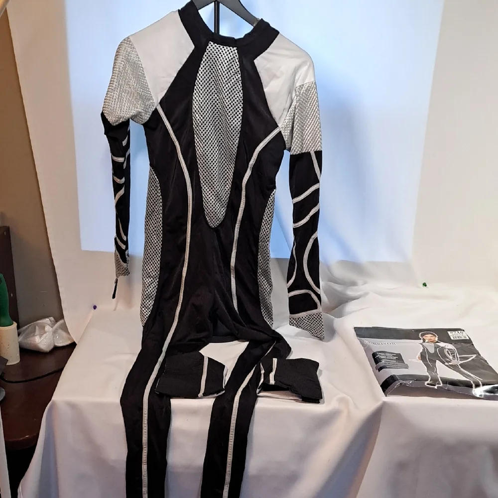 Chic Black and White Women's Jumpsuit - Picture 1 of 12